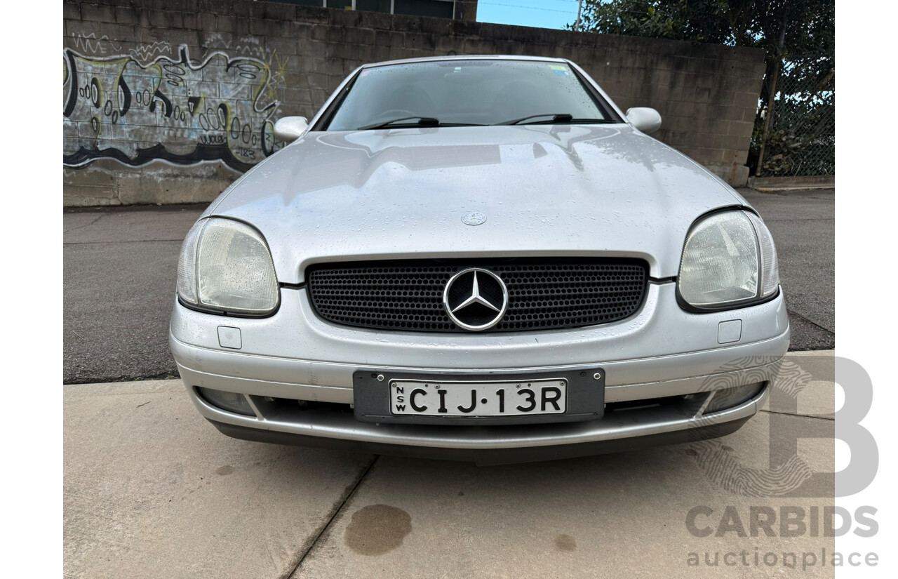 01/2000 Mercedes-Benz Slk230 KOMPRESSOR RWD 2D Convertible Brilliant Silver Metallic 2.3L