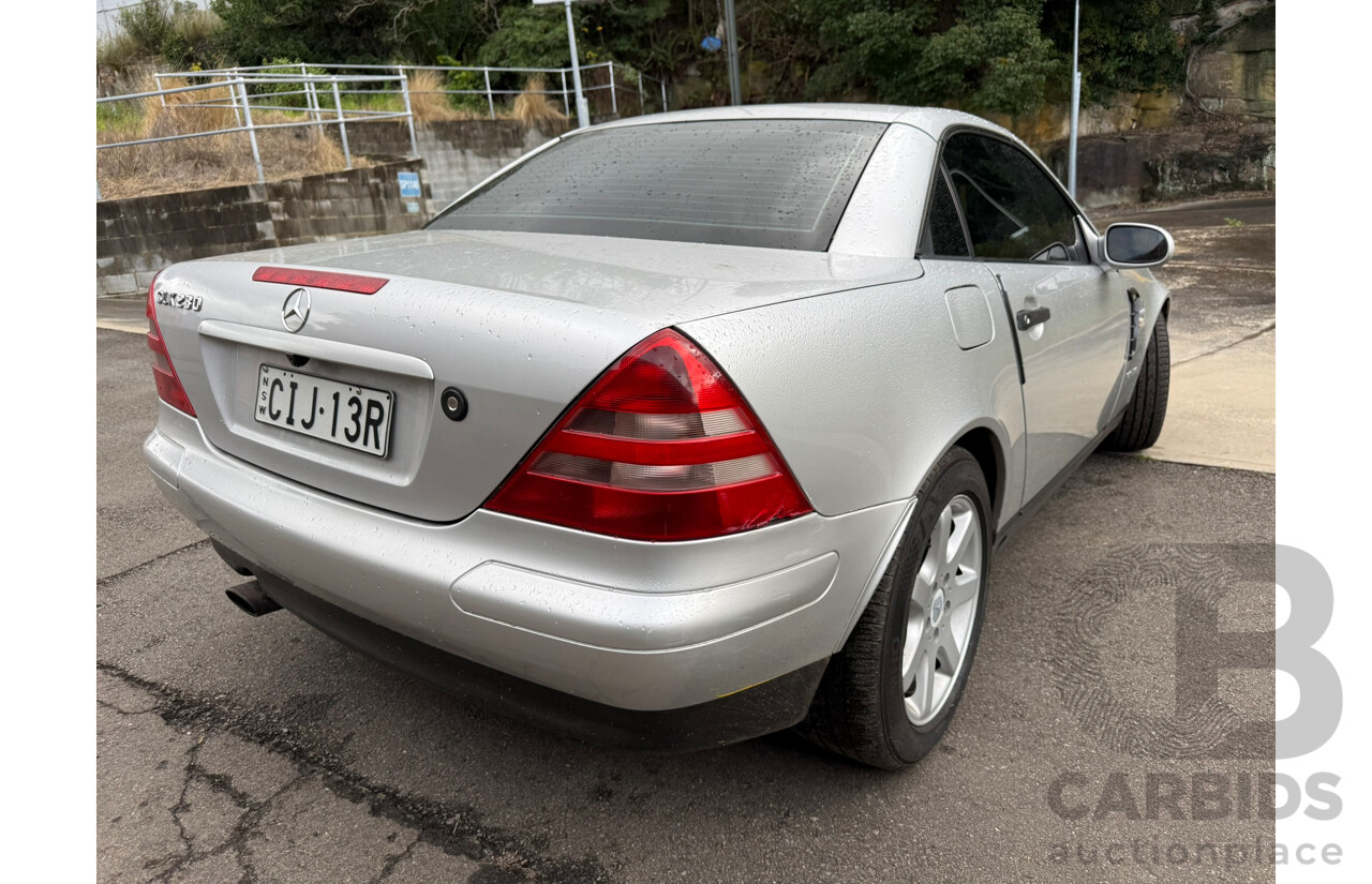 01/2000 Mercedes-Benz Slk230 KOMPRESSOR RWD 2D Convertible Brilliant Silver Metallic 2.3L