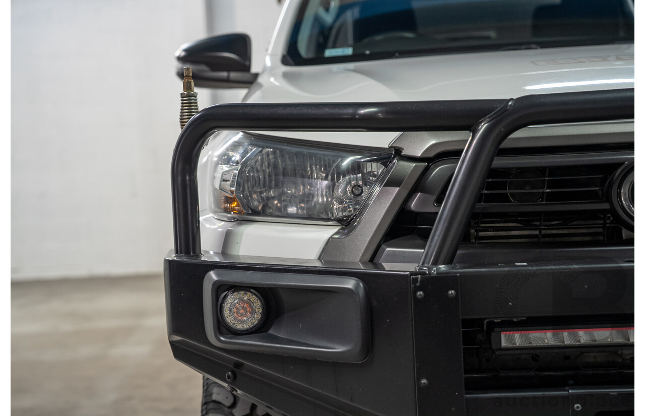 12/2022 Toyota Hilux SR (4x4) GUN126R Double C/Chas White Turbo Diesel 2.8L