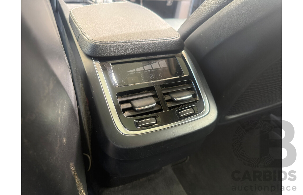 01/2021 Volvo XC90 D5 Momentum (AWD) 256 MY21 4d Wagon Thunder Grey Twin-turbo Diesel 2.0L 7 seat
