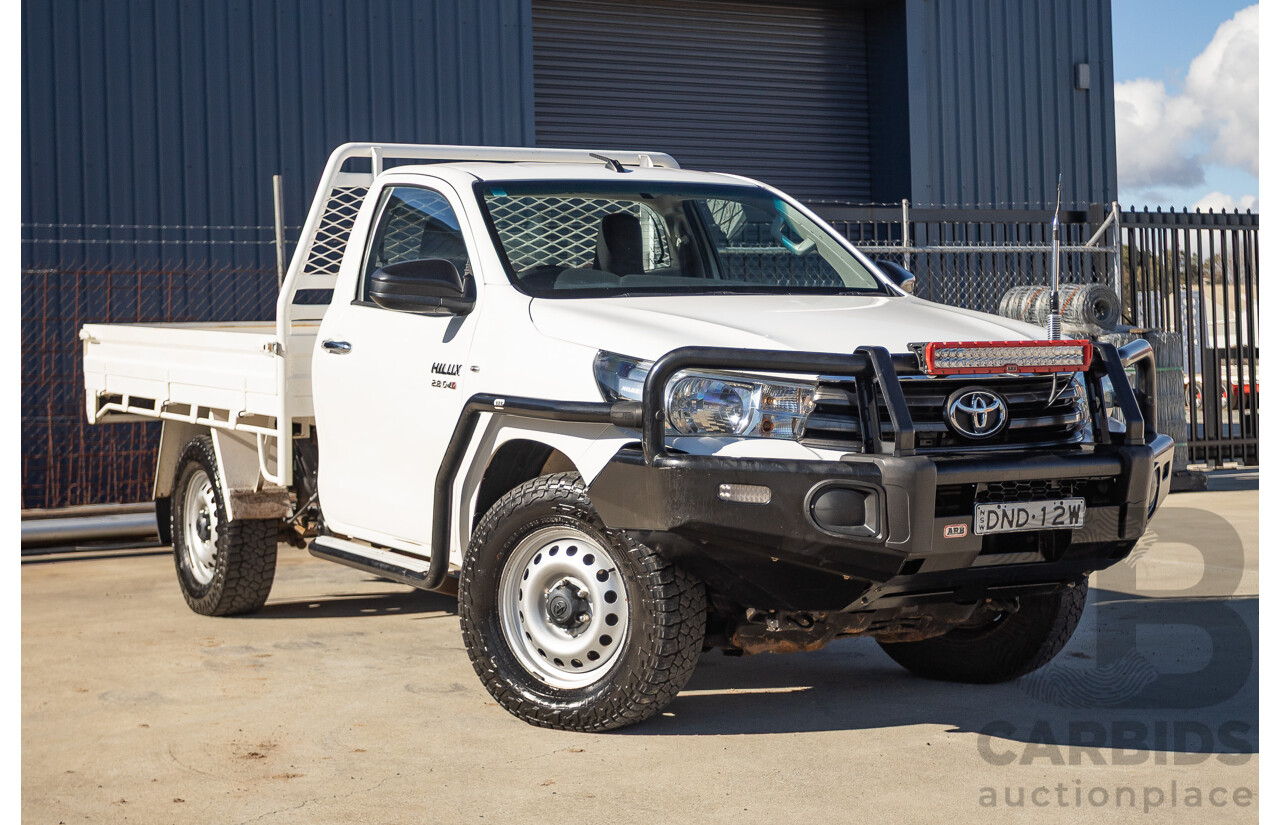 5/2017 Toyota Hilux SR (4x4) GUN126R C/Chas Glacier White Turbo Diesel 2.8L