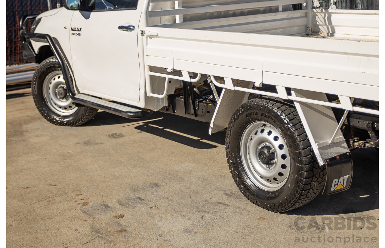 5/2017 Toyota Hilux SR (4x4) GUN126R C/Chas Glacier White Turbo Diesel 2.8L