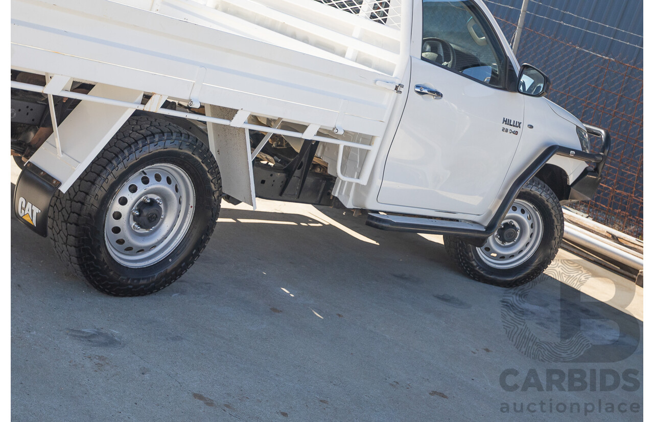 5/2017 Toyota Hilux SR (4x4) GUN126R C/Chas Glacier White Turbo Diesel 2.8L