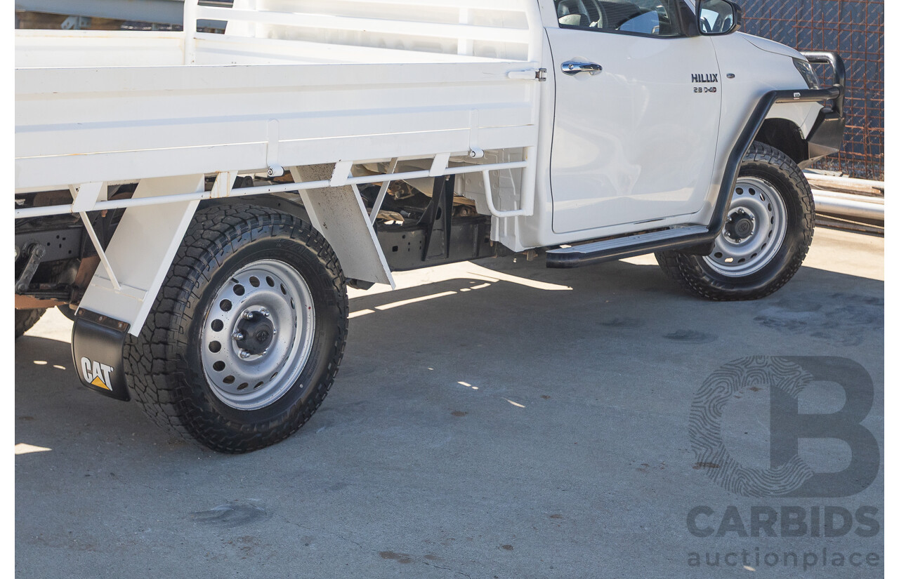 5/2017 Toyota Hilux SR (4x4) GUN126R C/Chas Glacier White Turbo Diesel 2.8L
