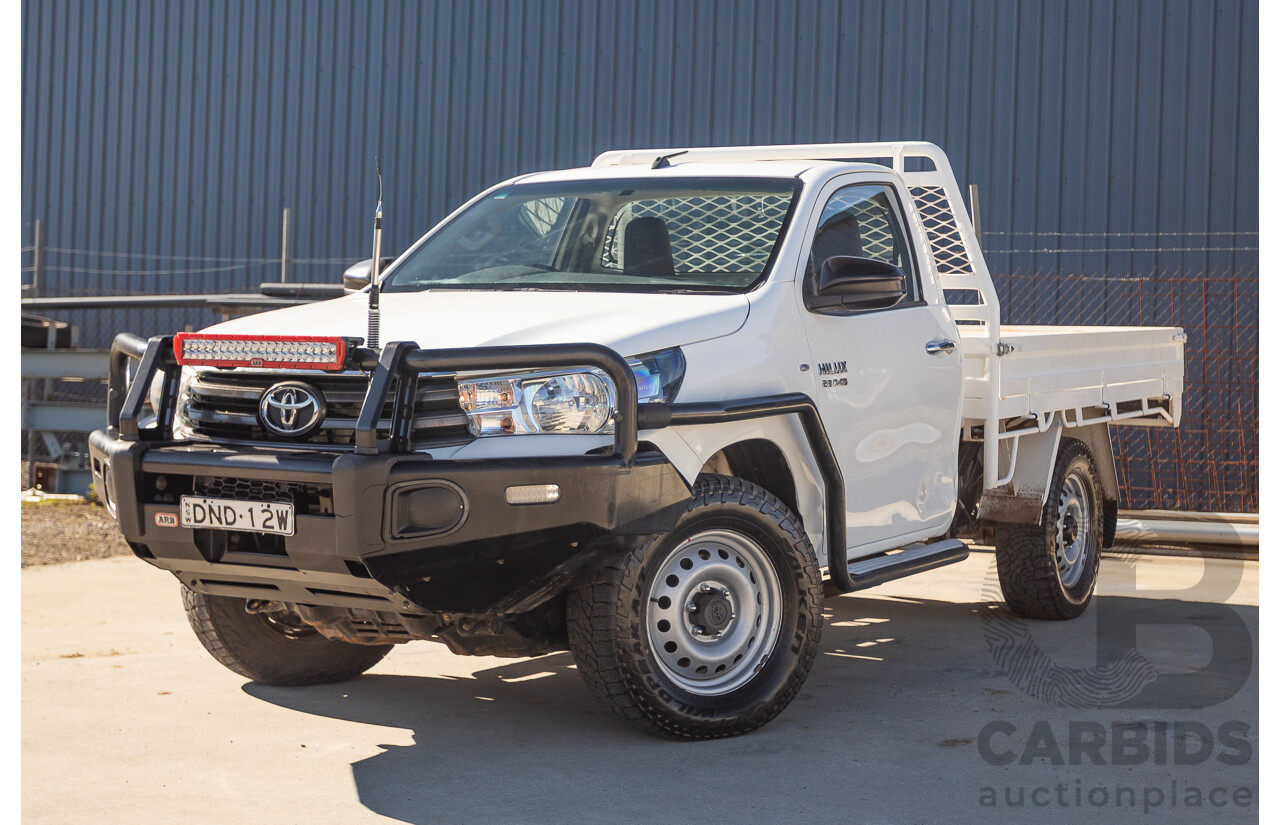 5/2017 Toyota Hilux SR (4x4) GUN126R C/Chas Glacier White Turbo Diesel 2.8L