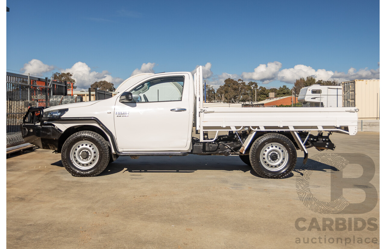 5/2017 Toyota Hilux SR (4x4) GUN126R C/Chas Glacier White Turbo Diesel 2.8L
