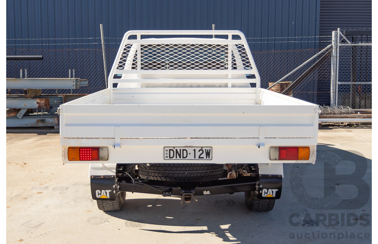 5/2017 Toyota Hilux SR (4x4) GUN126R C/Chas Glacier White Turbo Diesel 2.8L
