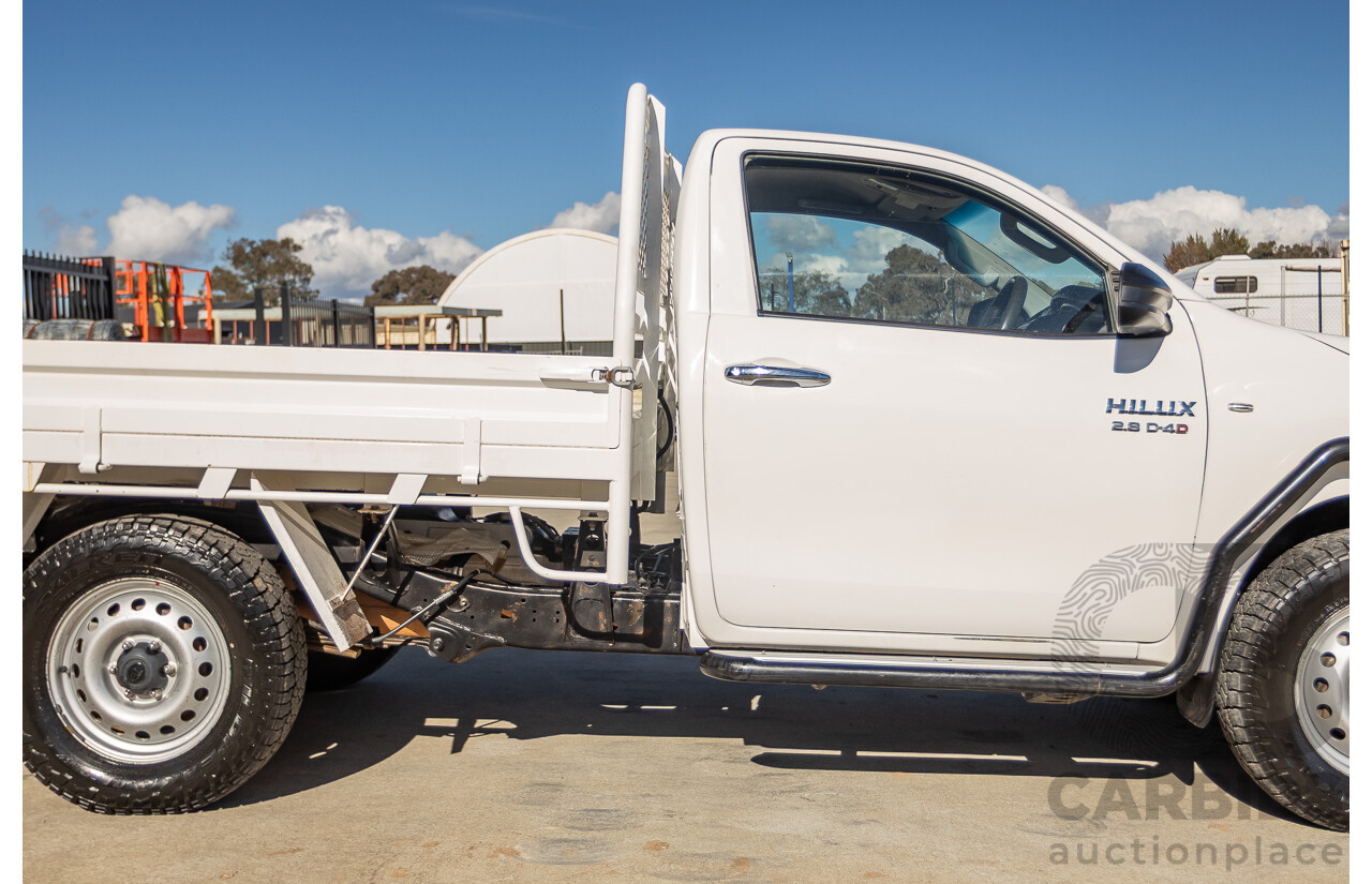 5/2017 Toyota Hilux SR (4x4) GUN126R C/Chas Glacier White Turbo Diesel 2.8L