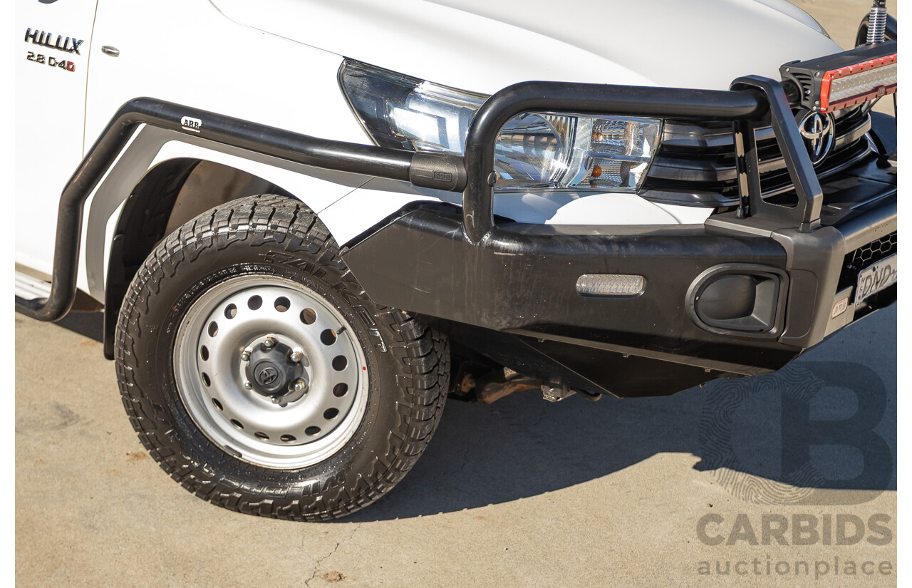 5/2017 Toyota Hilux SR (4x4) GUN126R C/Chas Glacier White Turbo Diesel 2.8L