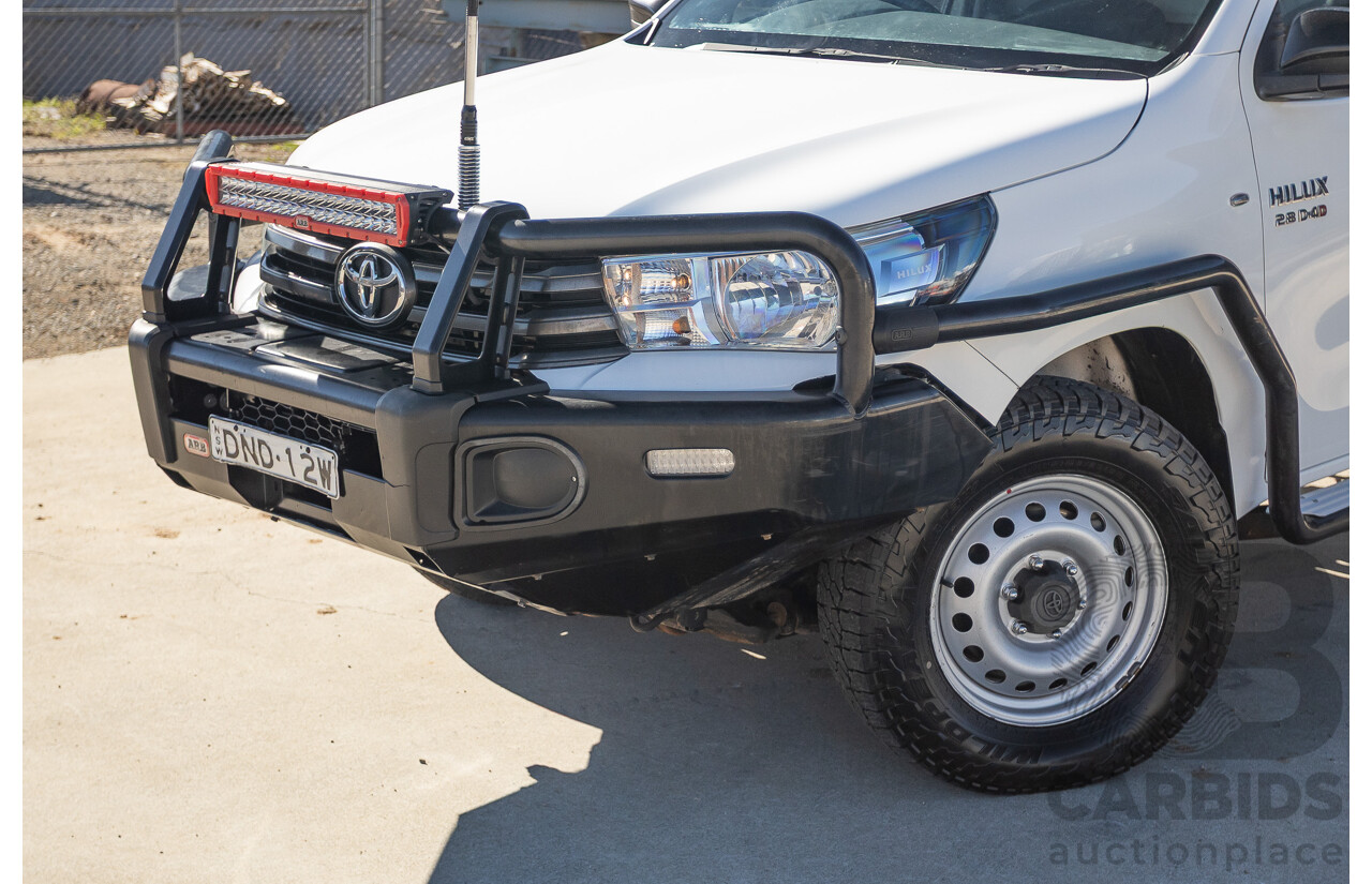 5/2017 Toyota Hilux SR (4x4) GUN126R C/Chas Glacier White Turbo Diesel 2.8L