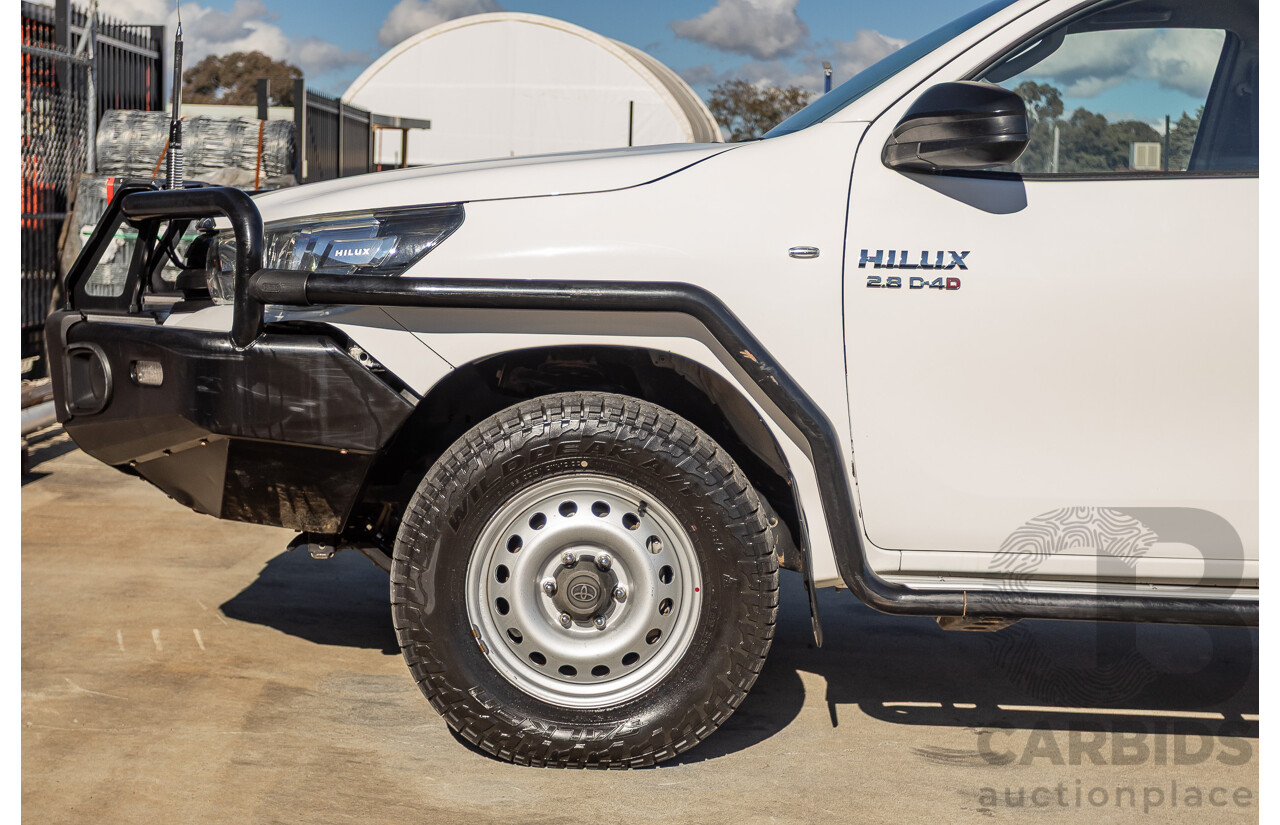 5/2017 Toyota Hilux SR (4x4) GUN126R C/Chas Glacier White Turbo Diesel 2.8L
