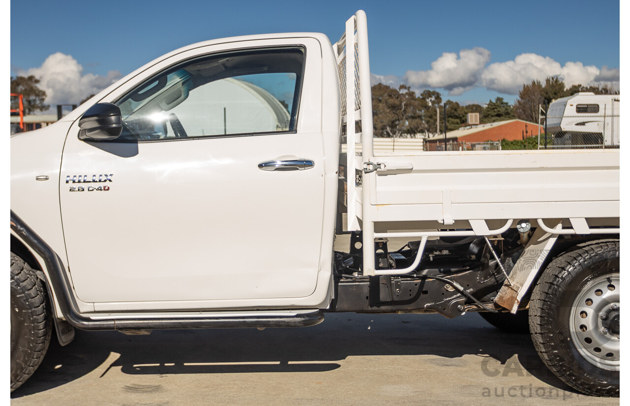 5/2017 Toyota Hilux SR (4x4) GUN126R C/Chas Glacier White Turbo Diesel 2.8L