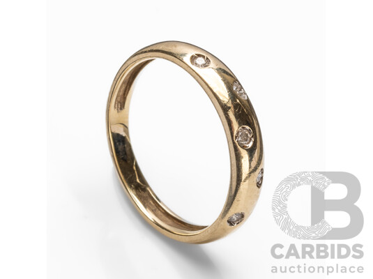 9ct Yellow Gold & Diamond Wedder - Size L.5