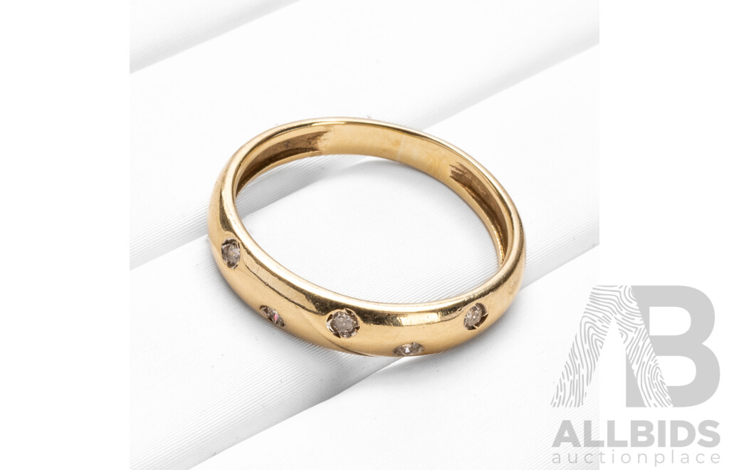 9ct Yellow Gold & Diamond Wedder - Size L.5