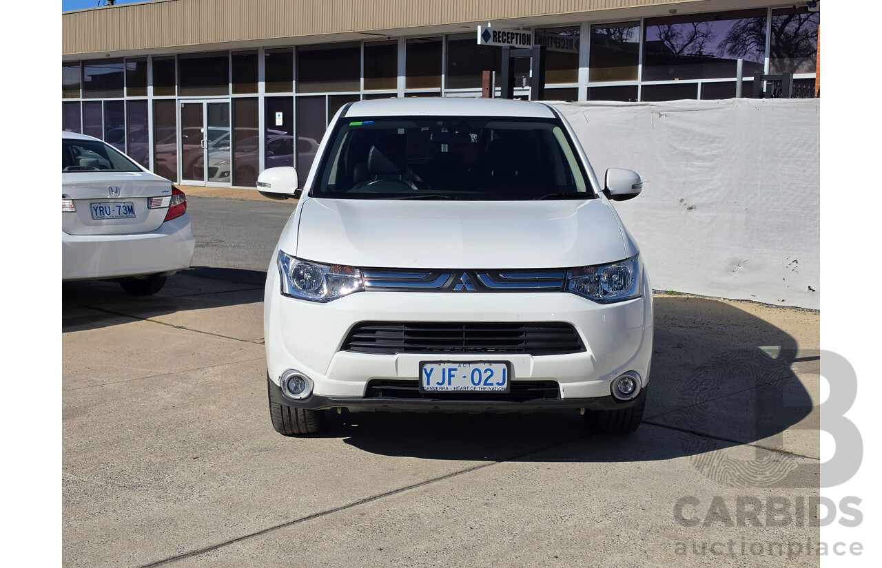 11/2012 Mitsubishi Outlander Aspire (4x4) ZJ 4d Wagon White Turbo Diesel 2.3L