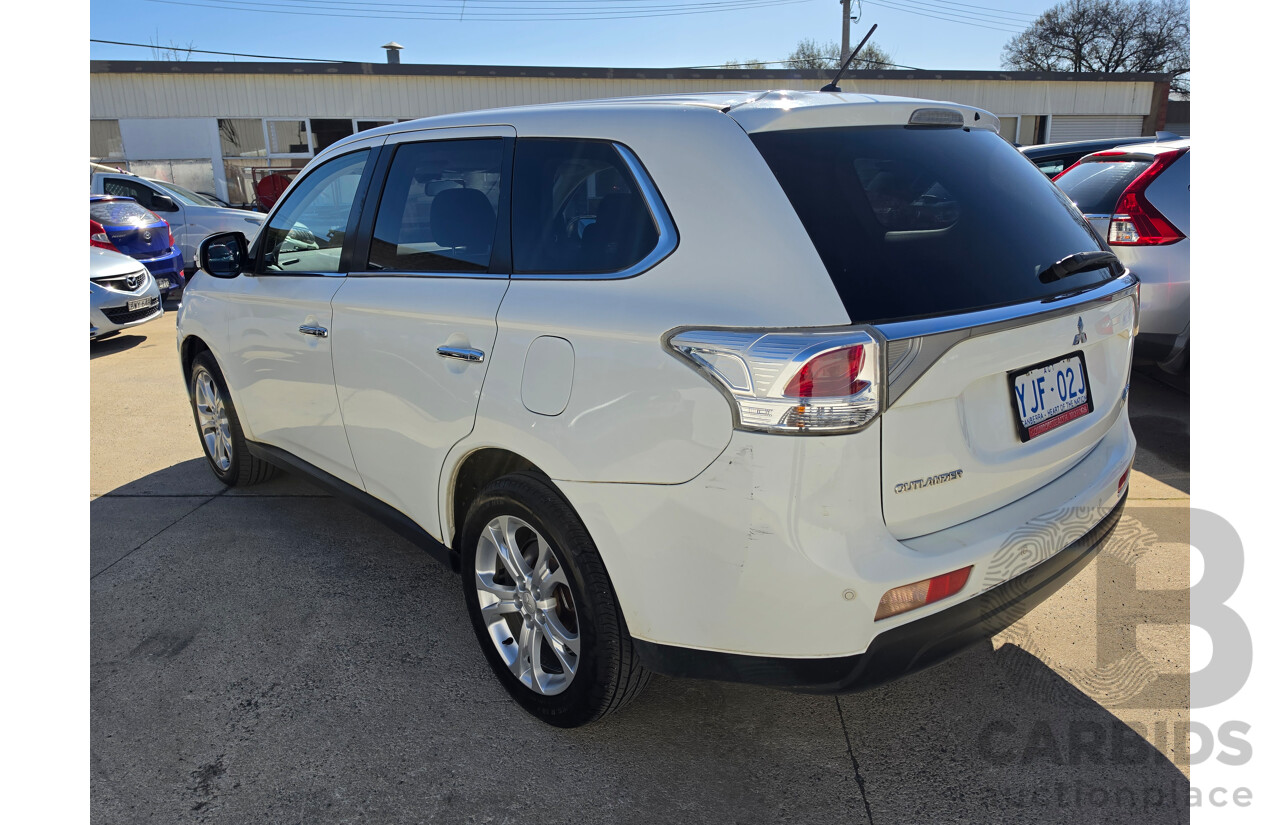 11/2012 Mitsubishi Outlander Aspire (4x4) ZJ 4d Wagon White Turbo Diesel 2.3L