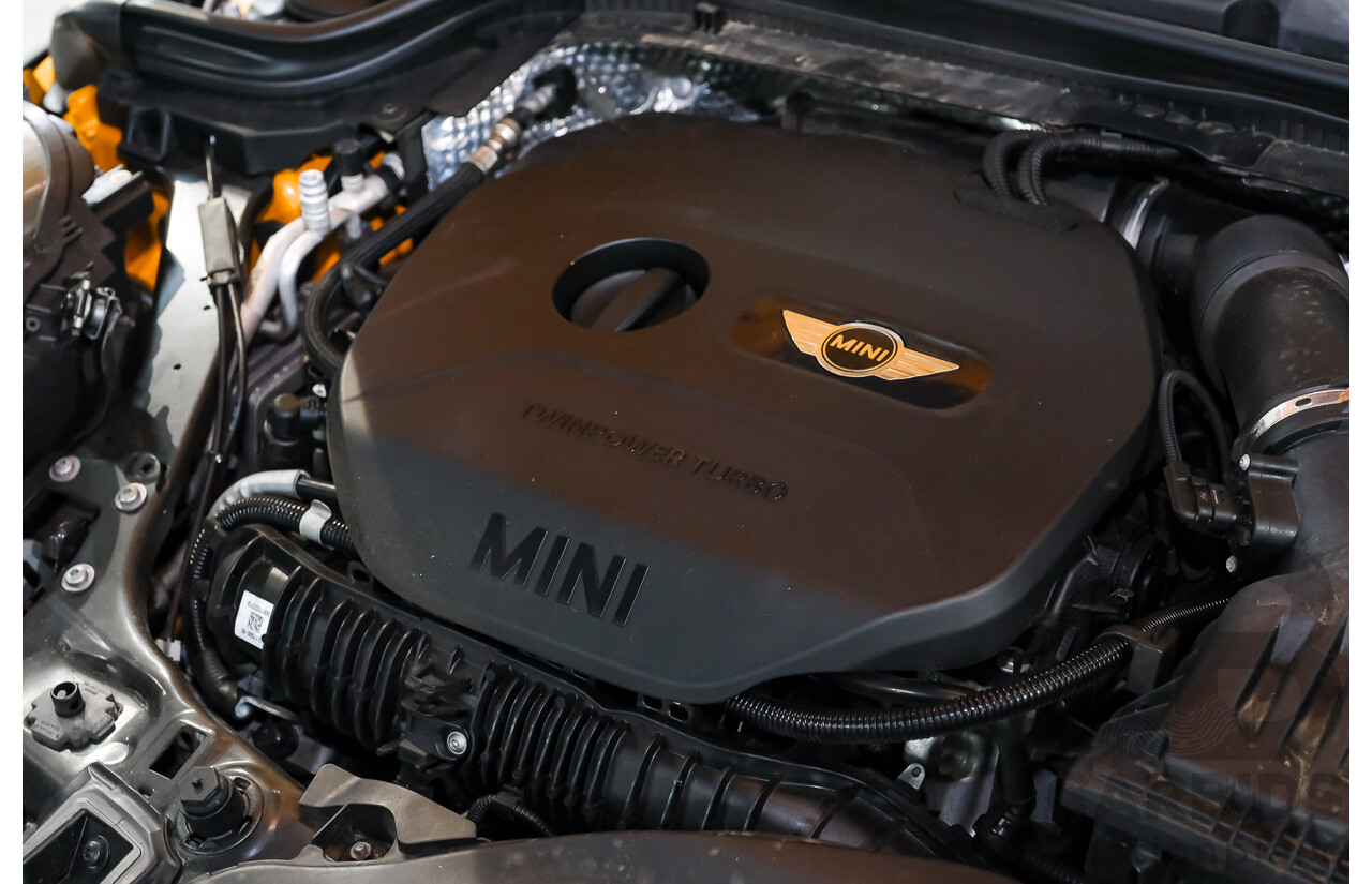 11/2015 Mini Cooper S F56 3D Hatchback Volcanic Orange / Midnight Black Turbo 2.0L