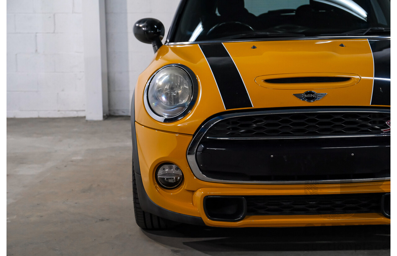 11/2015 Mini Cooper S F56 3D Hatchback Volcanic Orange / Midnight Black Turbo 2.0L