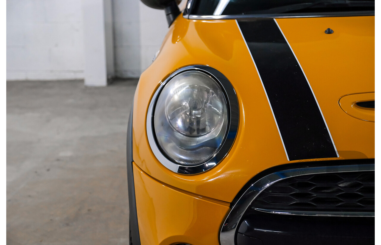 11/2015 Mini Cooper S F56 3D Hatchback Volcanic Orange / Midnight Black Turbo 2.0L