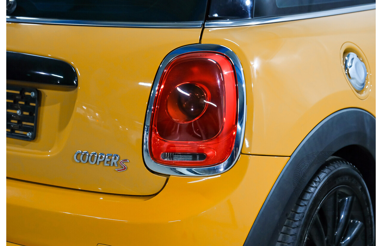 11/2015 Mini Cooper S F56 3D Hatchback Volcanic Orange / Midnight Black Turbo 2.0L