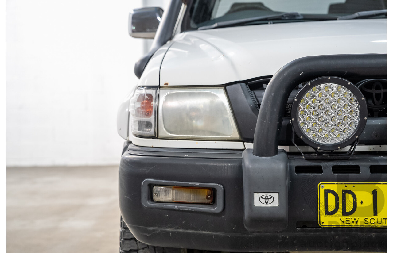 03/2003 Toyota Hilux SR5 (4x4) VZN167R Dual Cab P/Up White 3.4L