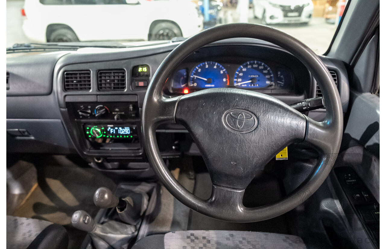 03/2003 Toyota Hilux SR5 (4x4) VZN167R Dual Cab P/Up White 3.4L