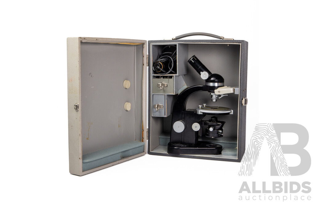 Leitz Wetzlar Polarising Microscope with Accessories, Illuminator and Fitted Carrying Case