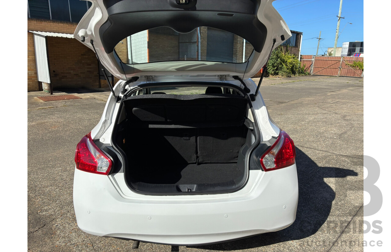 06/2016 Nissan Pulsar ST C12 Series 2 5d Hatchback White 1.8L