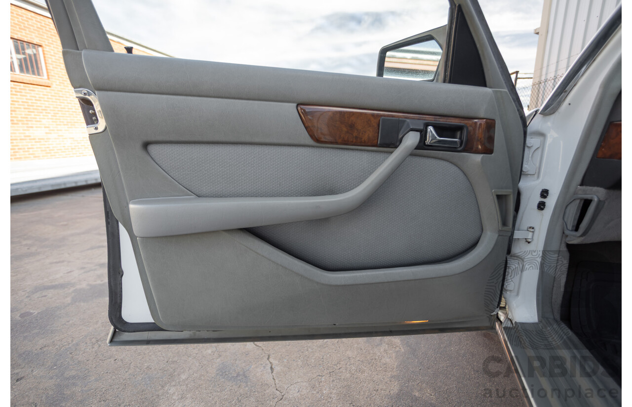 4/1988 Mercedes-Benz 300SE W126 4d Sedan Arctic White 3.0L