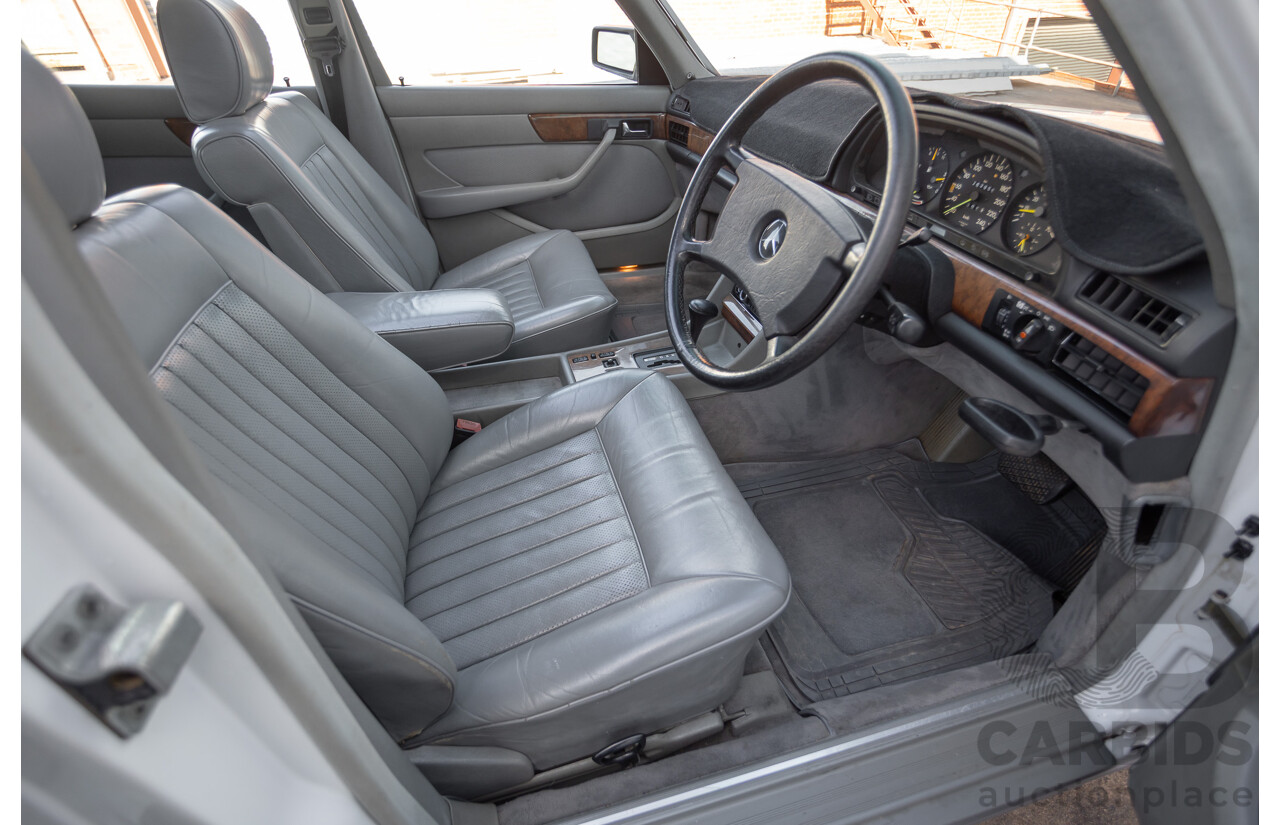 4/1988 Mercedes-Benz 300SE W126 4d Sedan Arctic White 3.0L
