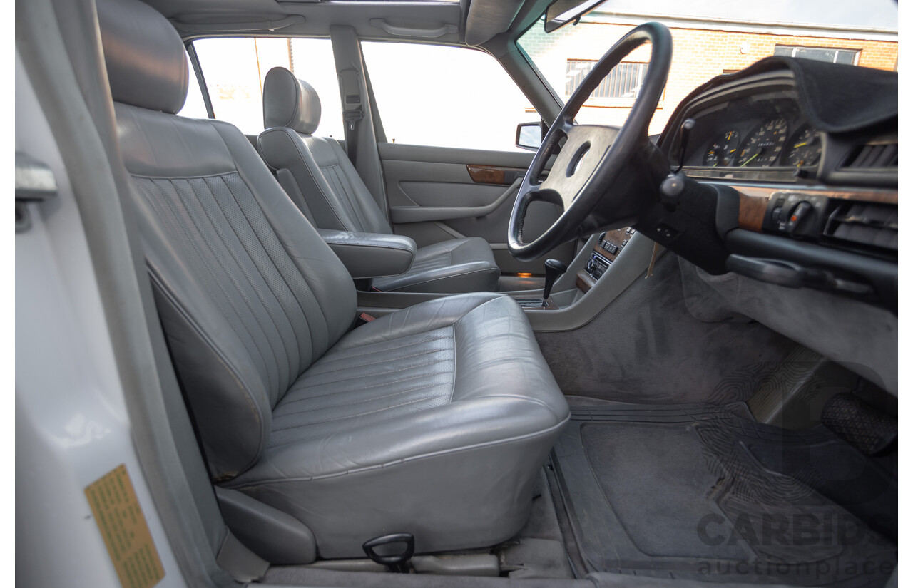 4/1988 Mercedes-Benz 300SE W126 4d Sedan Arctic White 3.0L