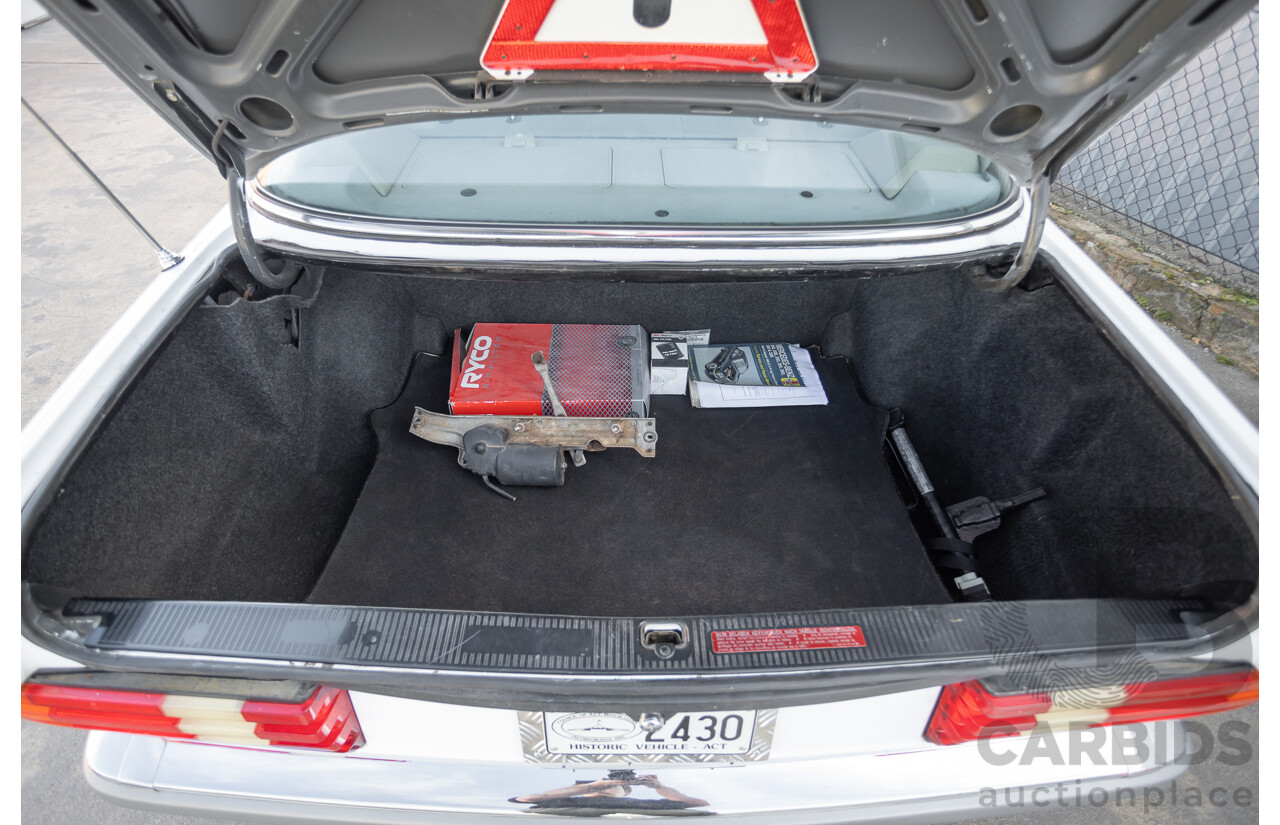 4/1988 Mercedes-Benz 300SE W126 4d Sedan Arctic White 3.0L