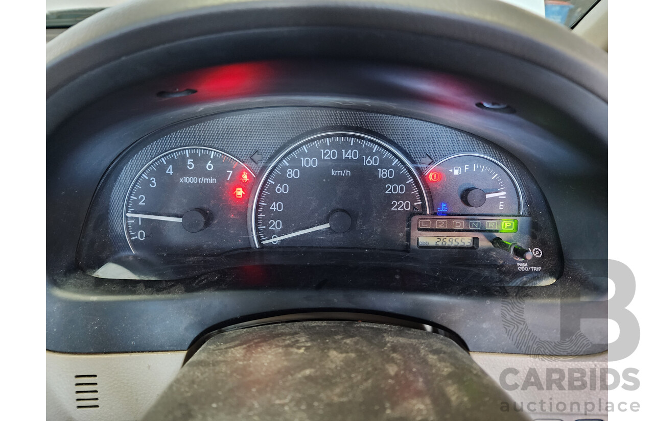 08/2002 Toyota Avensis Verso GLX ACM20R 4d Wagon White 2.0L