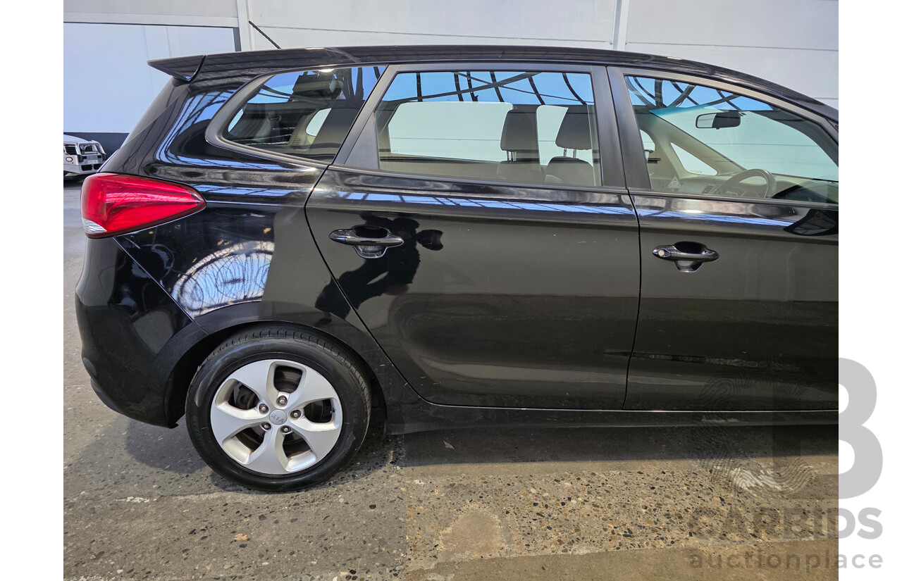 11/2013 Kia Rondo Si RP 4d Wagon Black 1.7L 7 Seats