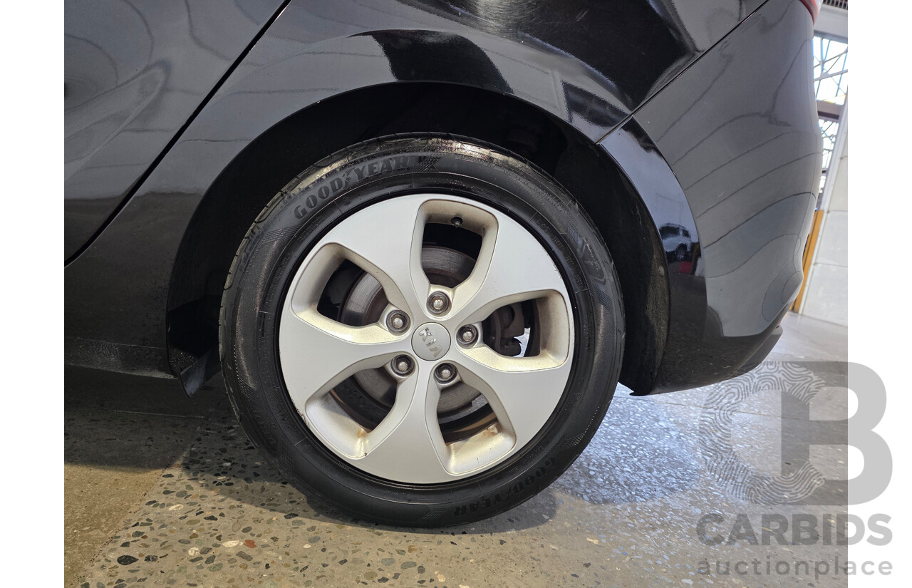 11/2013 Kia Rondo Si RP 4d Wagon Black 1.7L 7 Seats