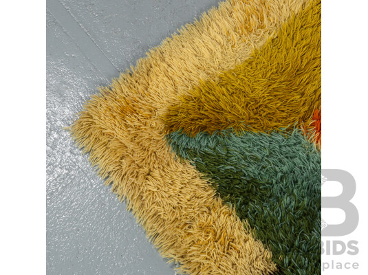 Vintage Shag Pile Rug with Geometric Pattern