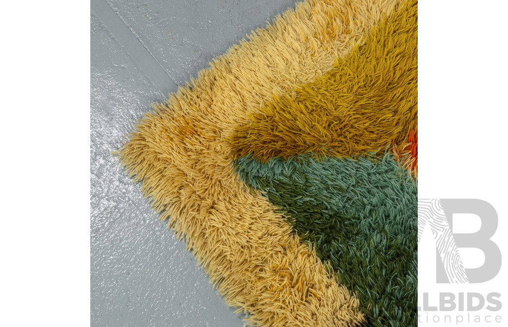 Vintage Shag Pile Rug with Geometric Pattern