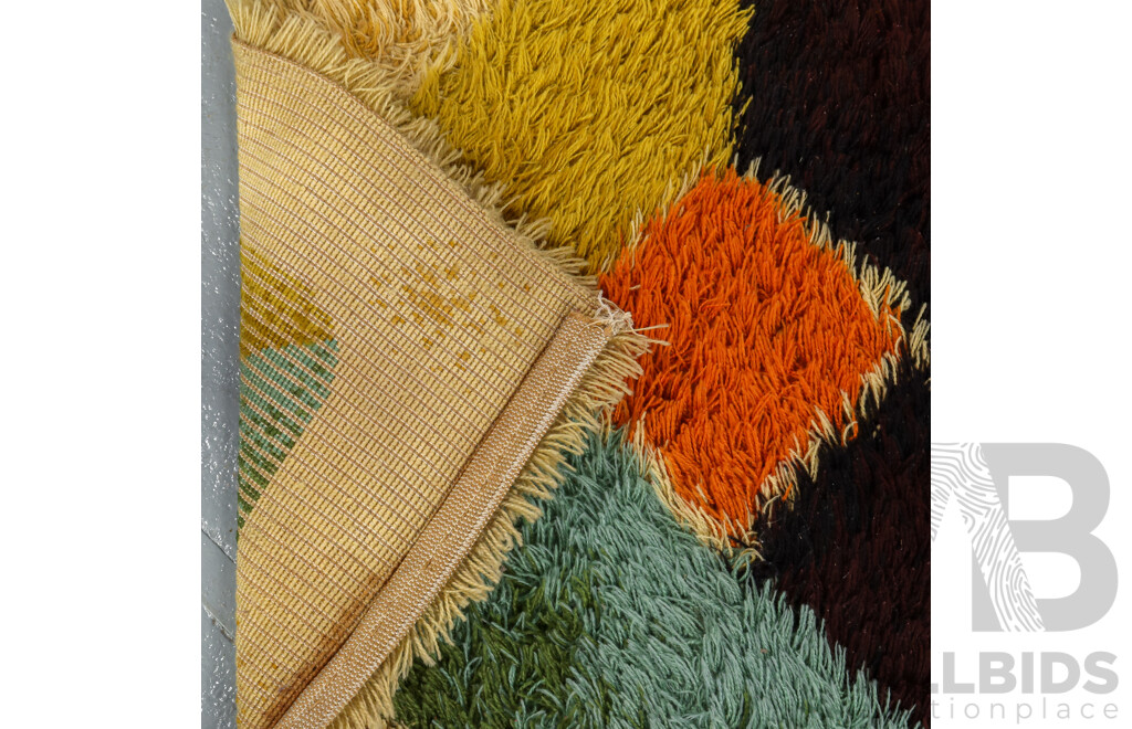 Vintage Shag Pile Rug with Geometric Pattern