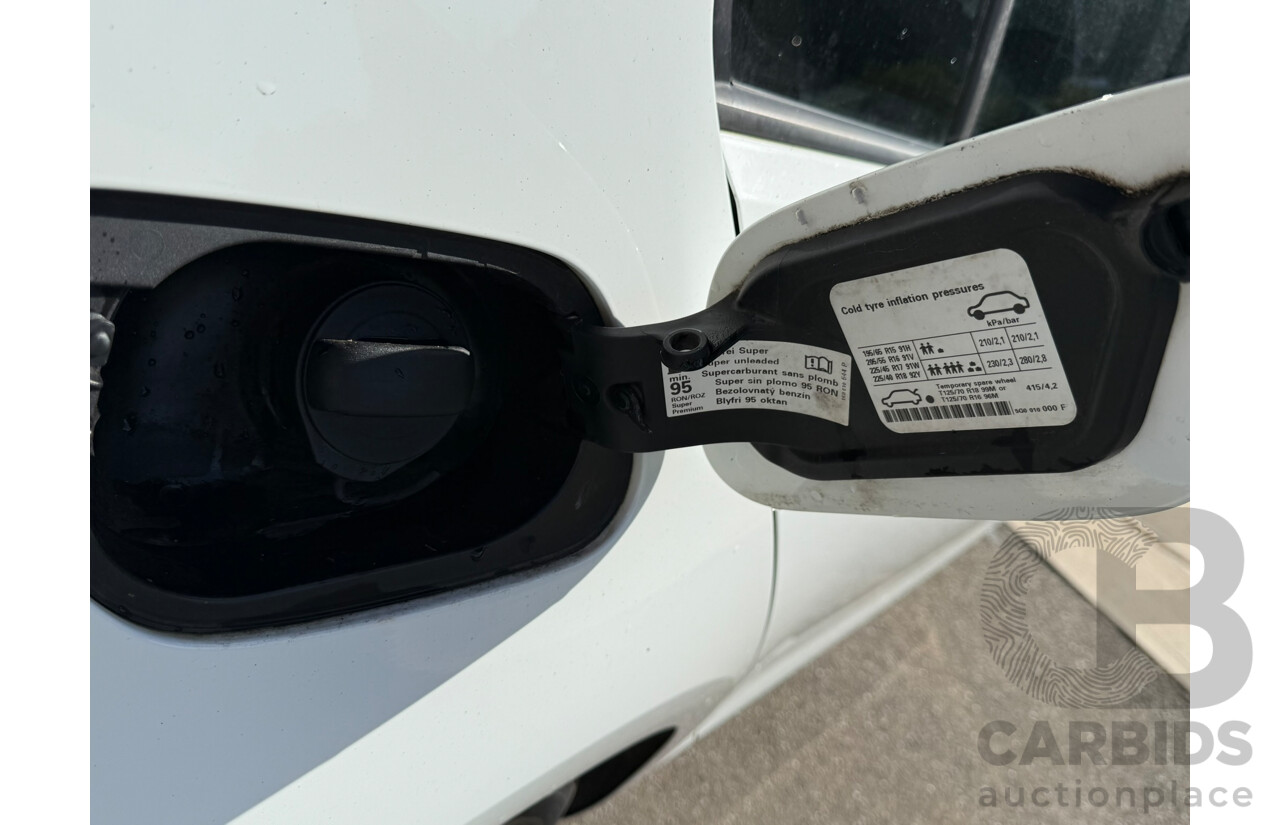 01/2014 Volkswagen Golf 90 TSI COMFORTLINE FWD AU MY14 5D Hatchback White 1.4L