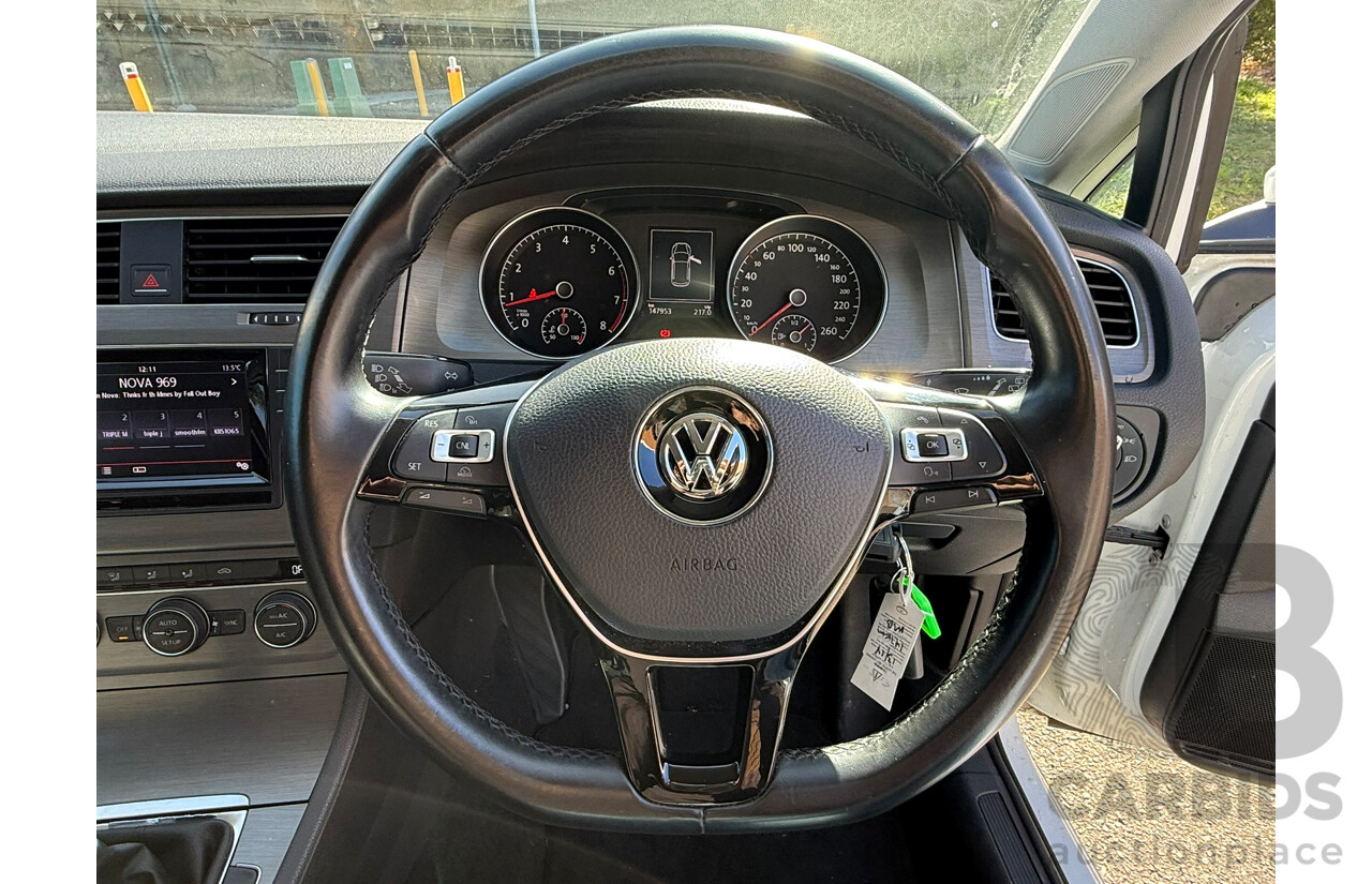 01/2014 Volkswagen Golf 90 TSI COMFORTLINE FWD AU MY14 5D Hatchback White 1.4L