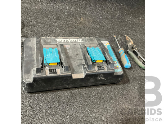 MAKITA 18V Dual Rapid Charger(DC18RD) with Items