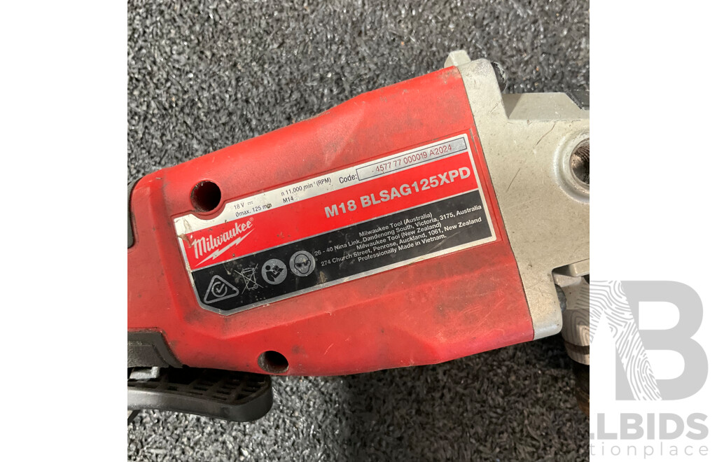 MILWAUKEE M18 FUEL Brushless Angle Grinder (BLSAG125XPD) with 5.0Ah Battery
