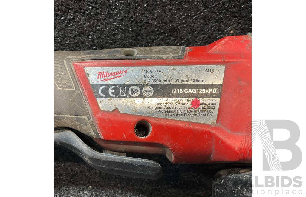 MILWAUKEE M18 FUEL Angle Grinder (CAG125XPD) with 5.0Ah Battery