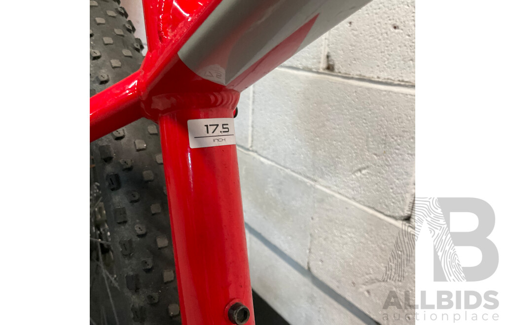 Trek Marlin 6 Mountain Bike
