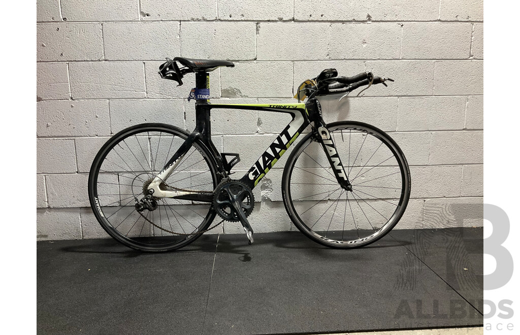 GIANT Trinity Composite Road Bike