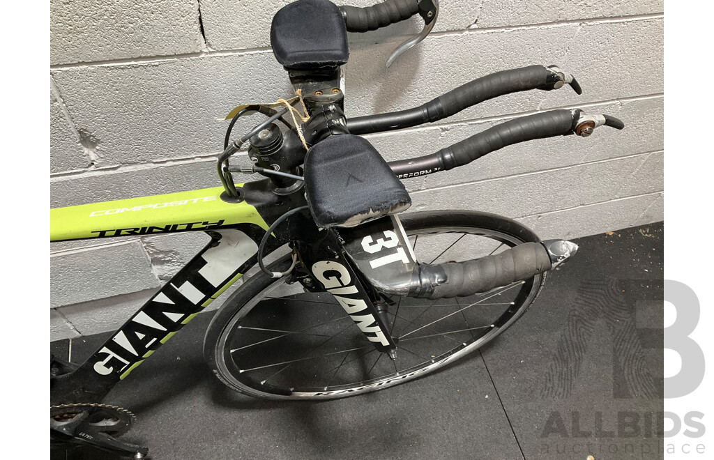 GIANT Trinity Composite Road Bike