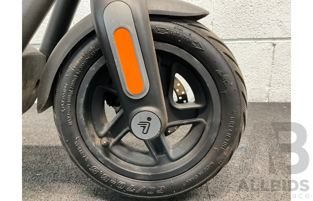 SEGWAY-NINEBOT F-Series Electric Scooter