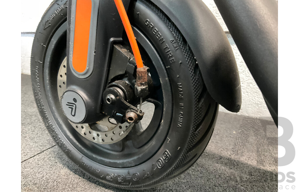SEGWAY-NINEBOT F-Series Electric Scooter