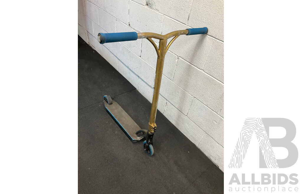 MADD GEAR (MGP) Origin Team Stunt Scooter