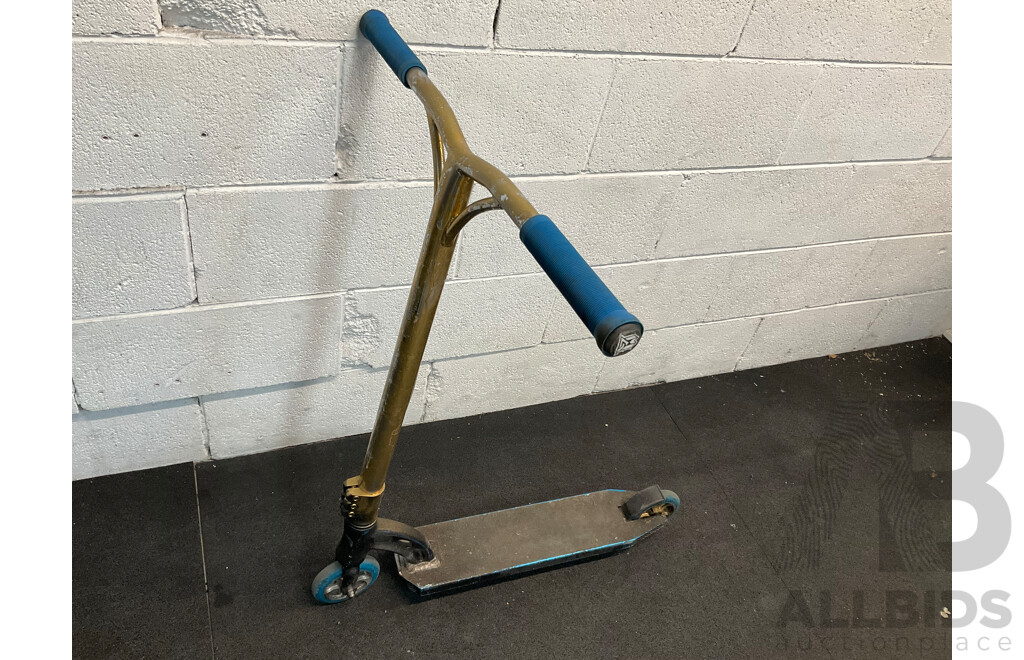 MADD GEAR (MGP) Origin Team Stunt Scooter